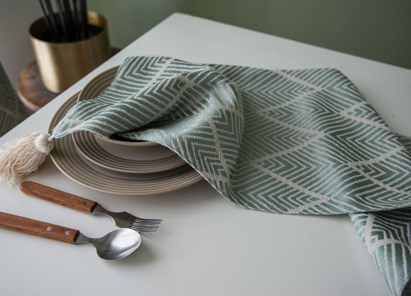 Dust Cover Table Runner chemin - Home Textiles Today News 리뷰 및 가격